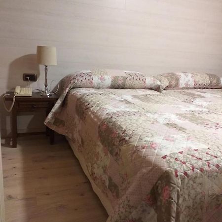 Hotel Giral Biescas  Bagian luar foto