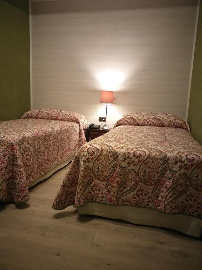 Hotel Giral Biescas  Bagian luar foto