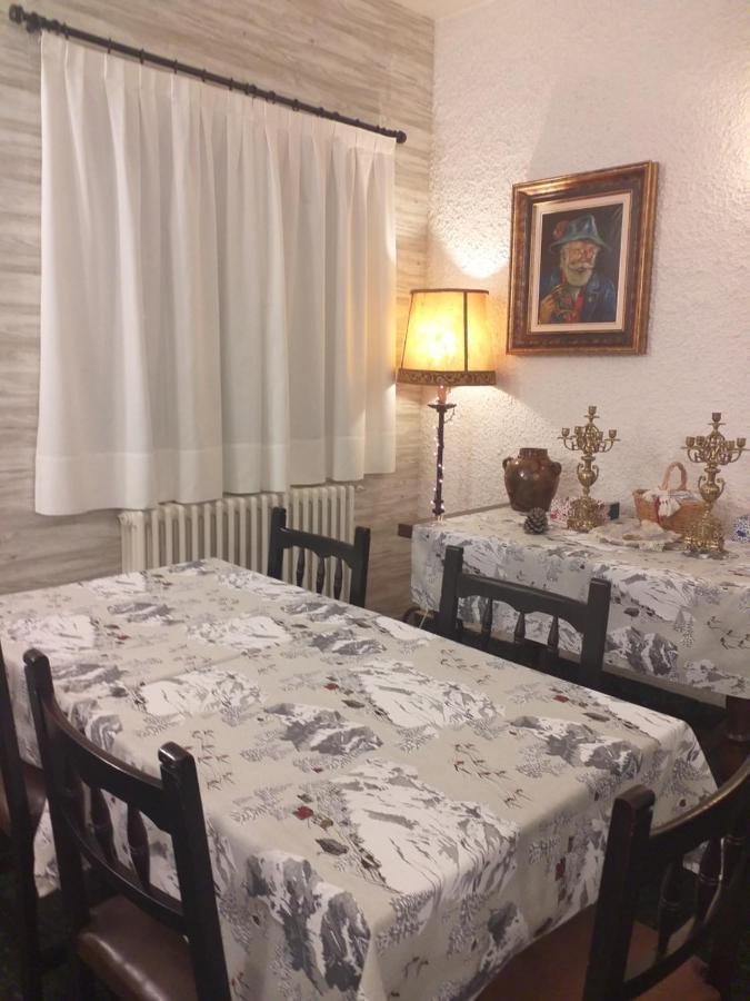 Hotel Giral Biescas  Bagian luar foto