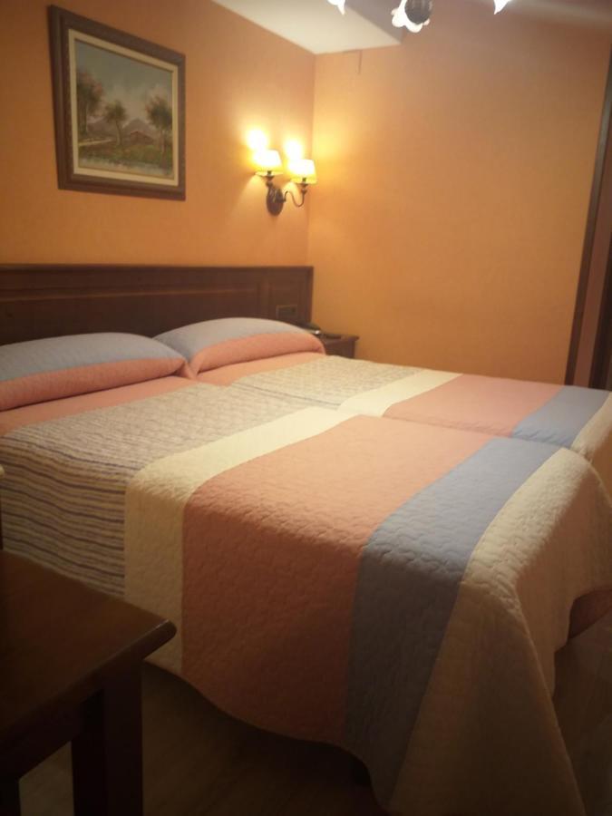 Hotel Giral Biescas  Bagian luar foto