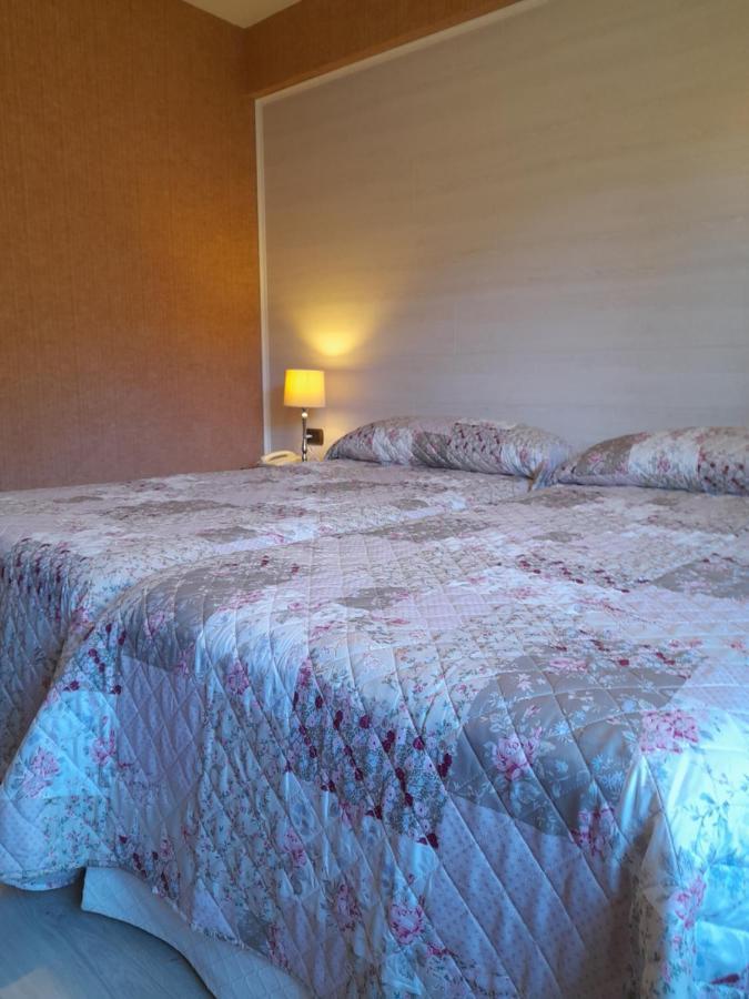 Hotel Giral Biescas  Bagian luar foto