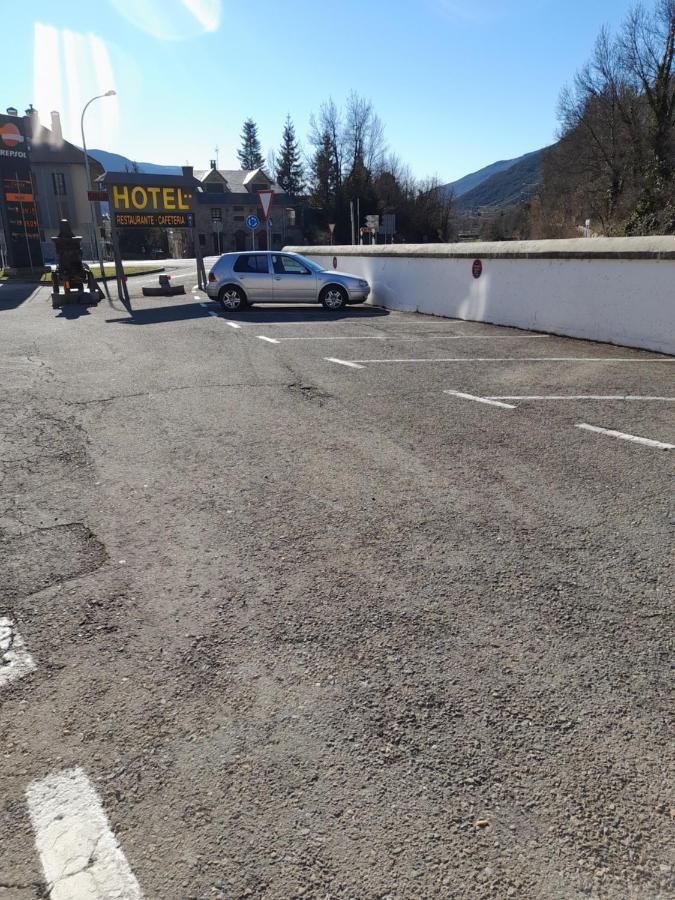 Hotel Giral Biescas  Bagian luar foto