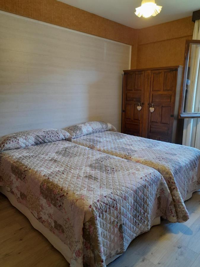 Hotel Giral Biescas  Bagian luar foto