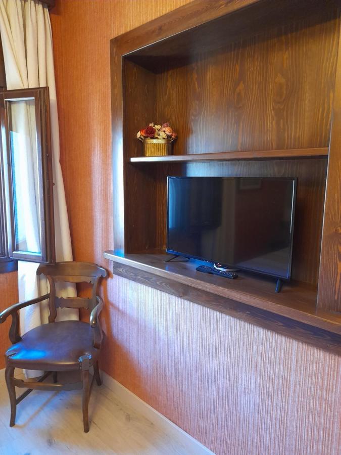 Hotel Giral Biescas  Bagian luar foto
