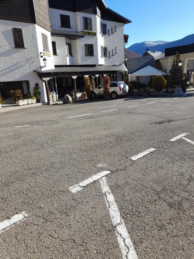 Hotel Giral Biescas  Bagian luar foto