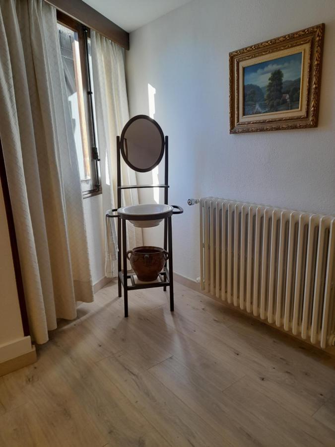 Hotel Giral Biescas  Bagian luar foto